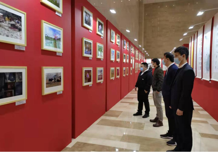 川發(fā)資管組織參觀“說廉、倡廉、行廉” 文化作品展覽