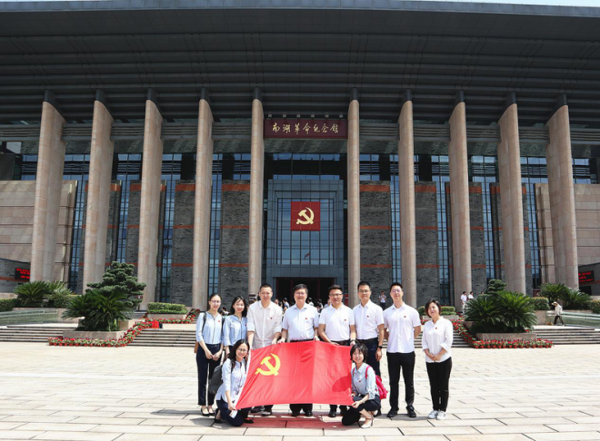 弘揚(yáng)紅船精神，傳承初心使命